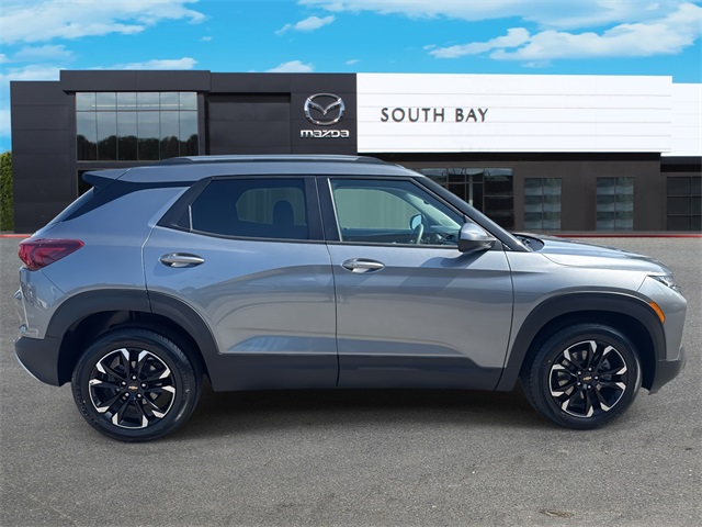 2021 Chevrolet Trailblazer LT photo 2