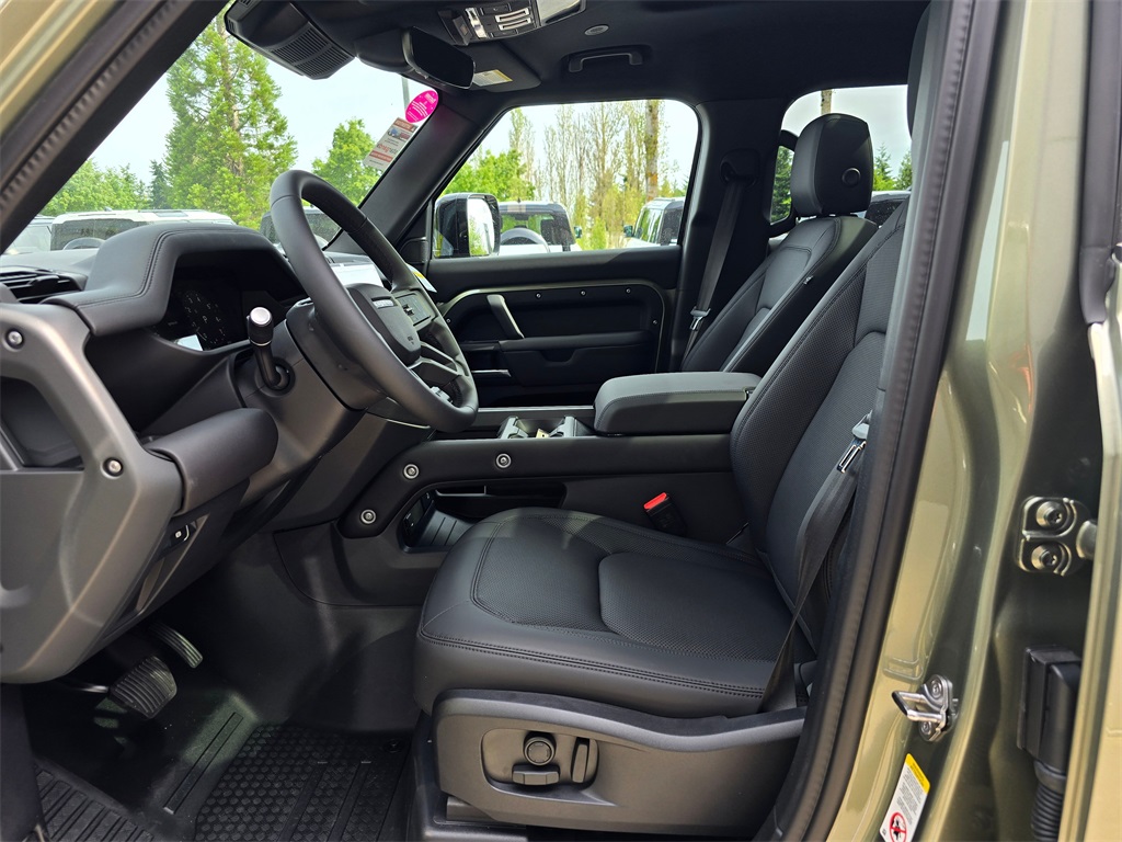 2025 Land Rover Defender 110 S photo 18