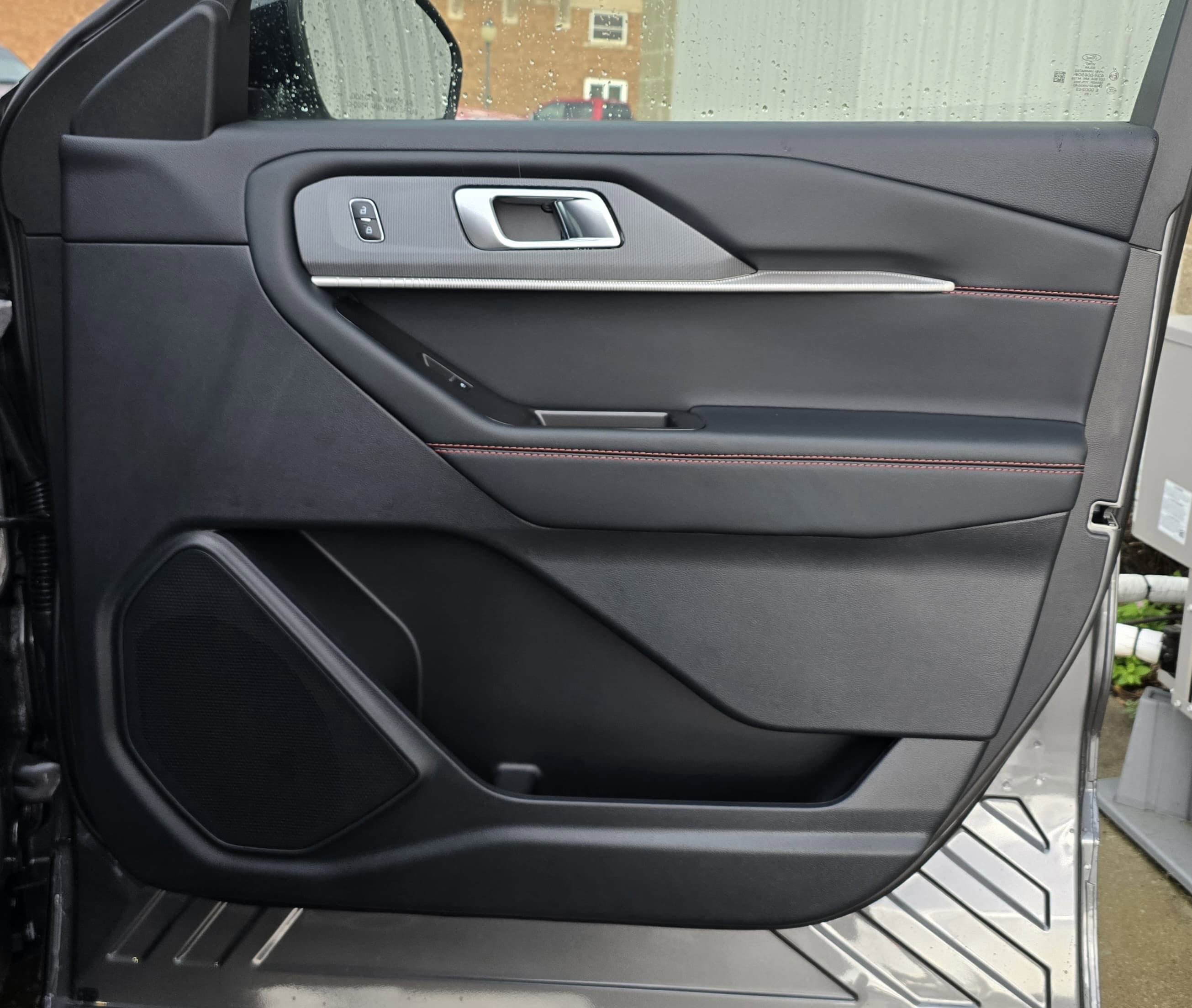 2025 Ford Explorer ST-Line photo 6