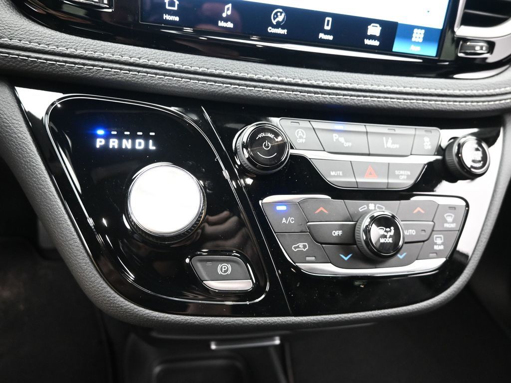 2026 Chrysler Pacifica photo 21