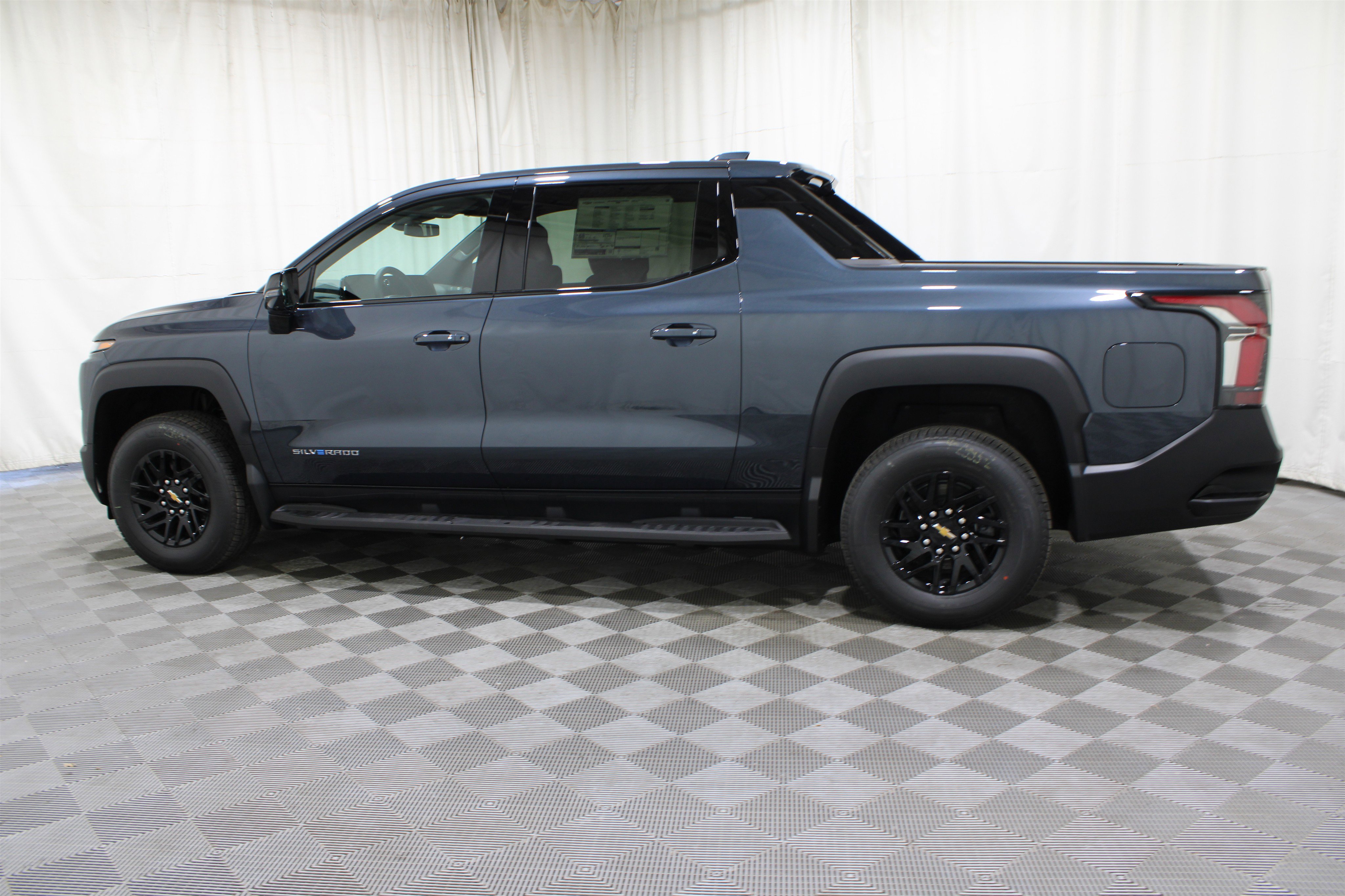 2025 Chevrolet Silverado EV LT photo 12
