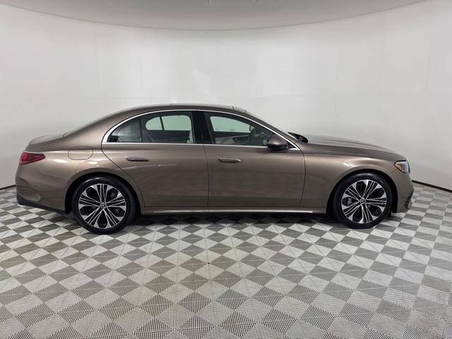 2026 Mercedes Benz E 4MATIC photo 8