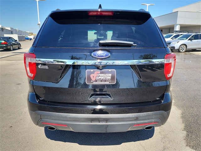 2017 Ford Explorer Base photo 3