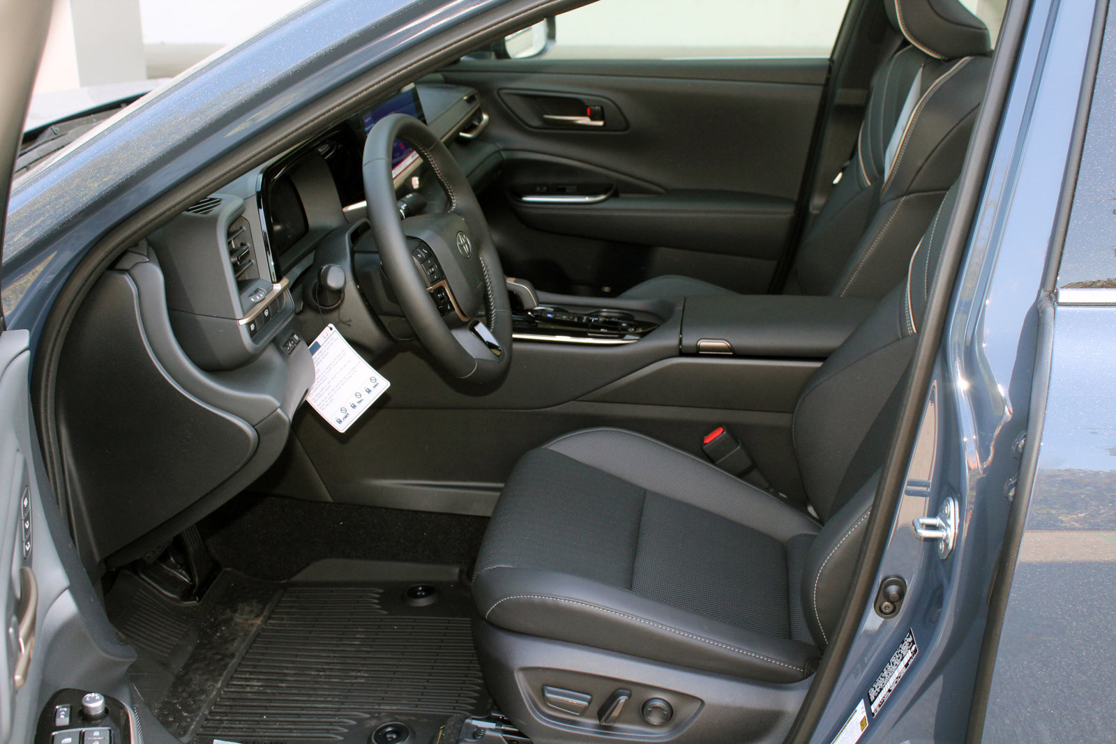2024 Toyota Prius Prime XSE Premium photo 2