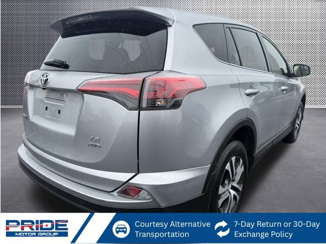 2018 Toyota RAV4 LE photo 5