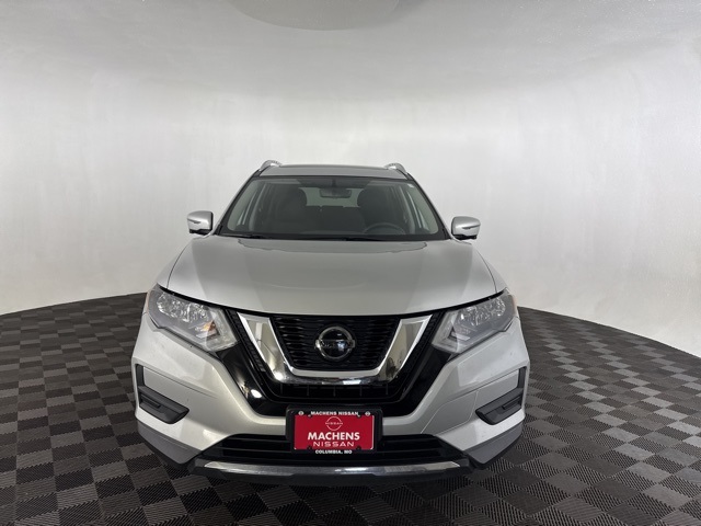 2018 Nissan Rogue SV photo 2