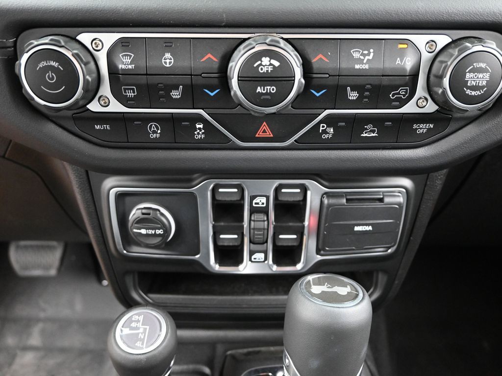 2025 Jeep Wrangler Sahara photo 13