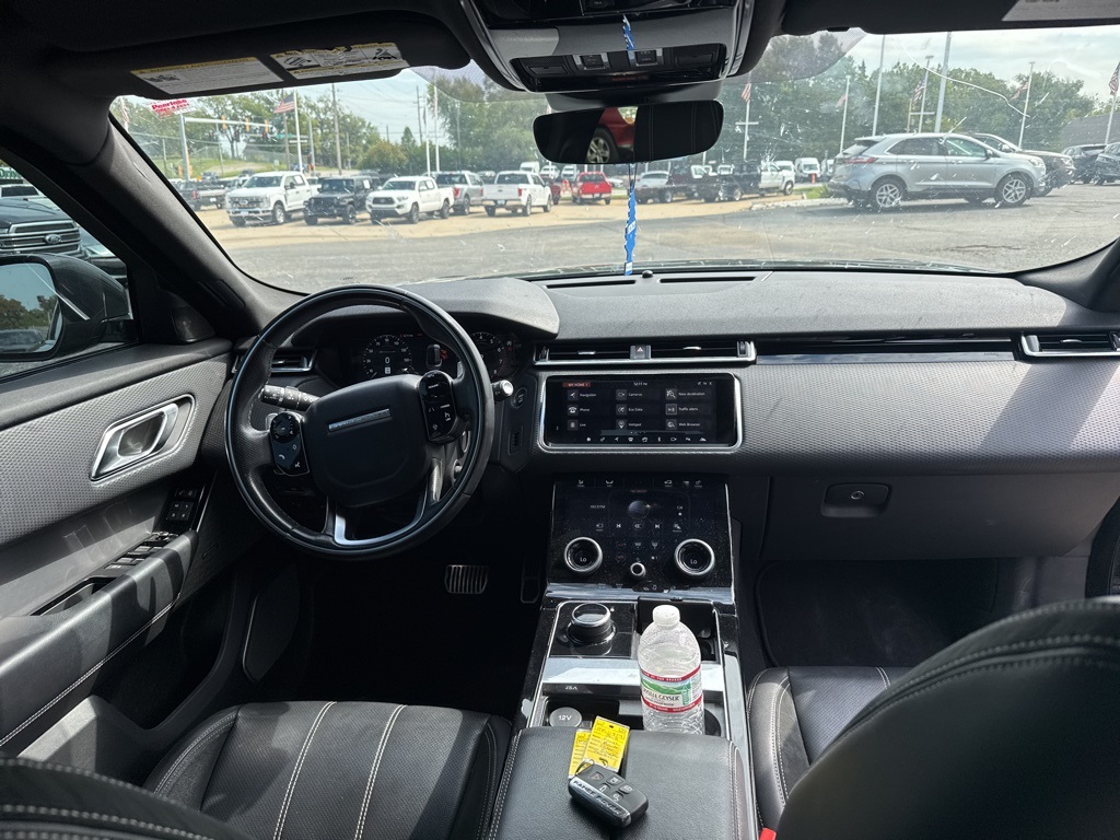 2018 Land Rover Range Rover Velar SE photo 4
