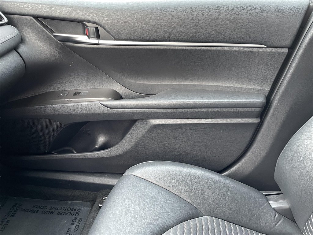 2022 Toyota Camry SE photo 15