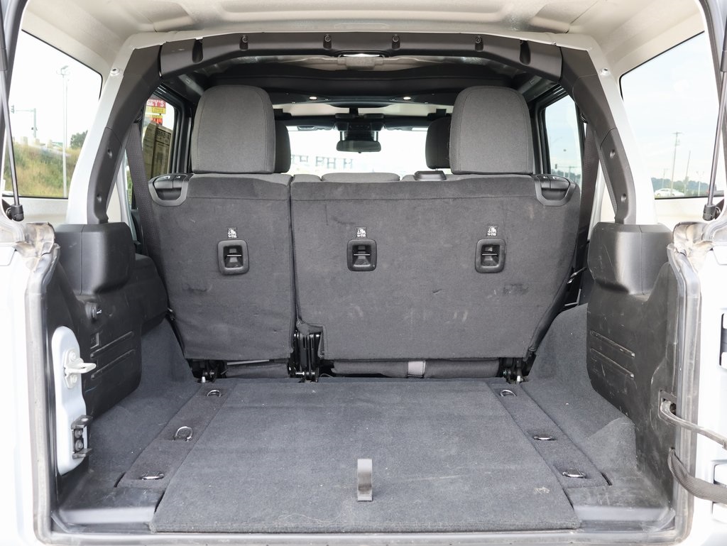 2024 Jeep Wrangler Sahara photo 12