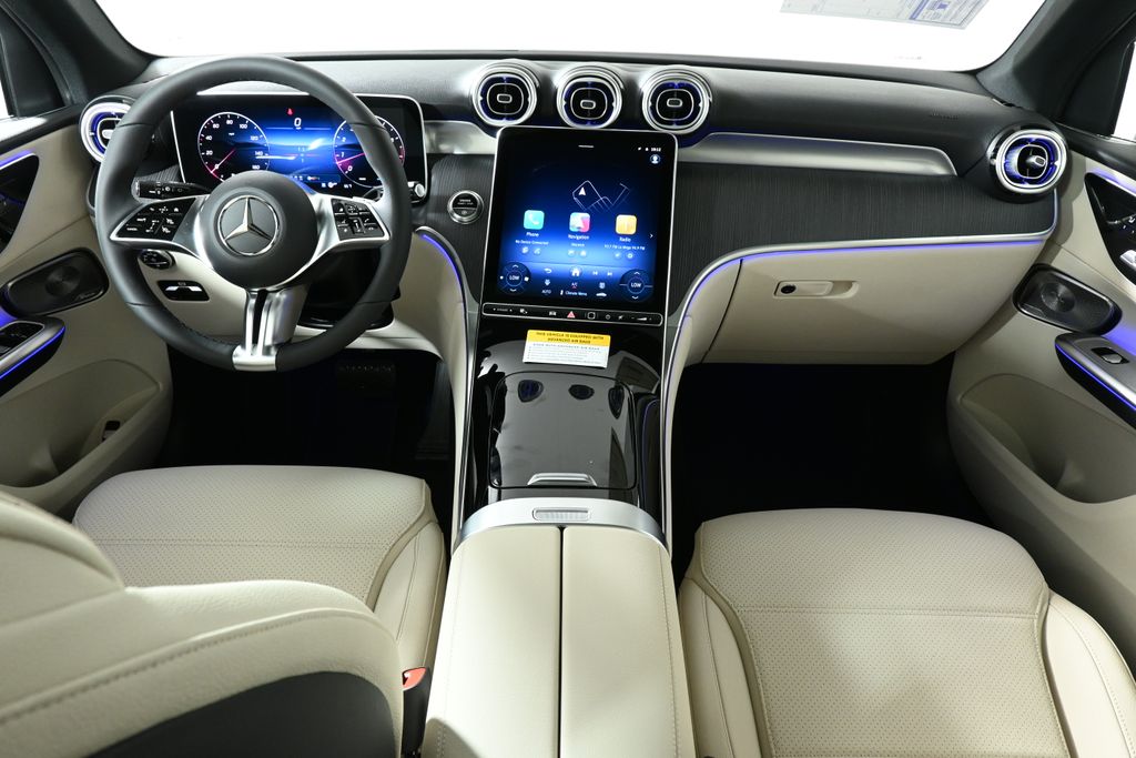 2025 Mercedes Benz GLC 300 4MATIC photo 4