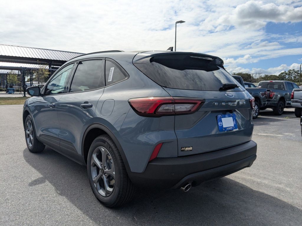 2026 Ford Escape ST-Line photo 4