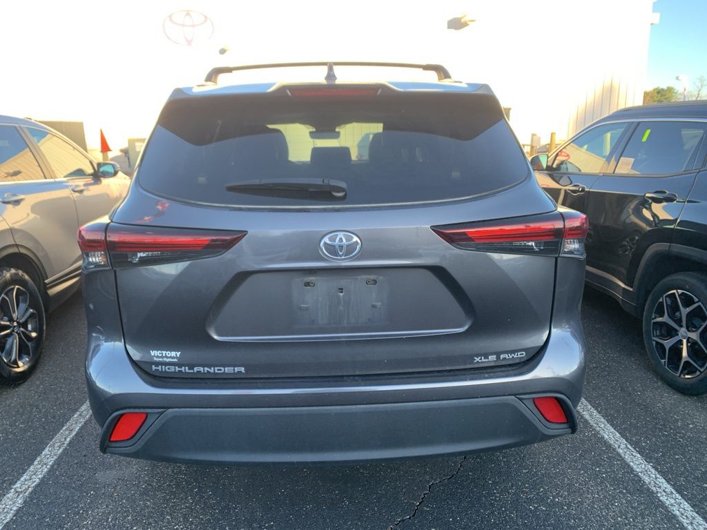 2024 Toyota Highlander XLE photo 3