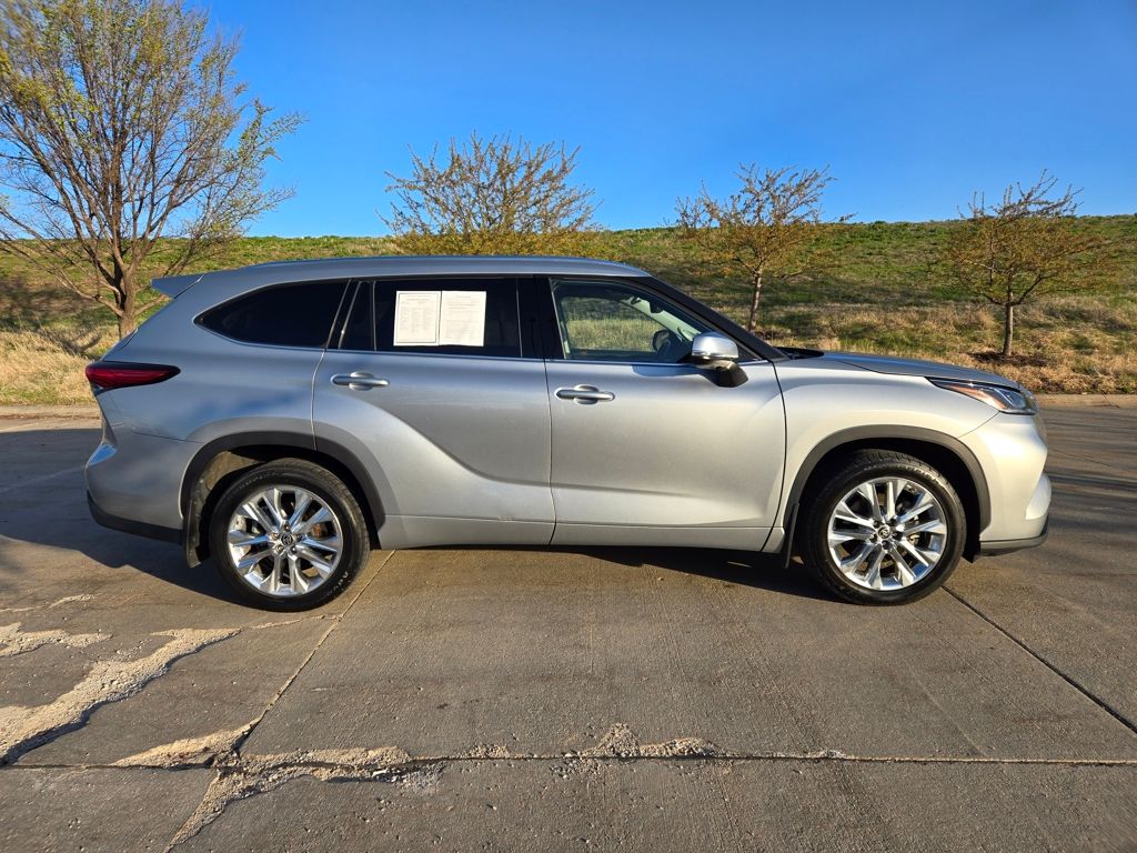 2020 Toyota Highlander Limited photo 2