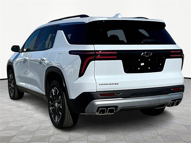 2026 Chevrolet Traverse photo 2