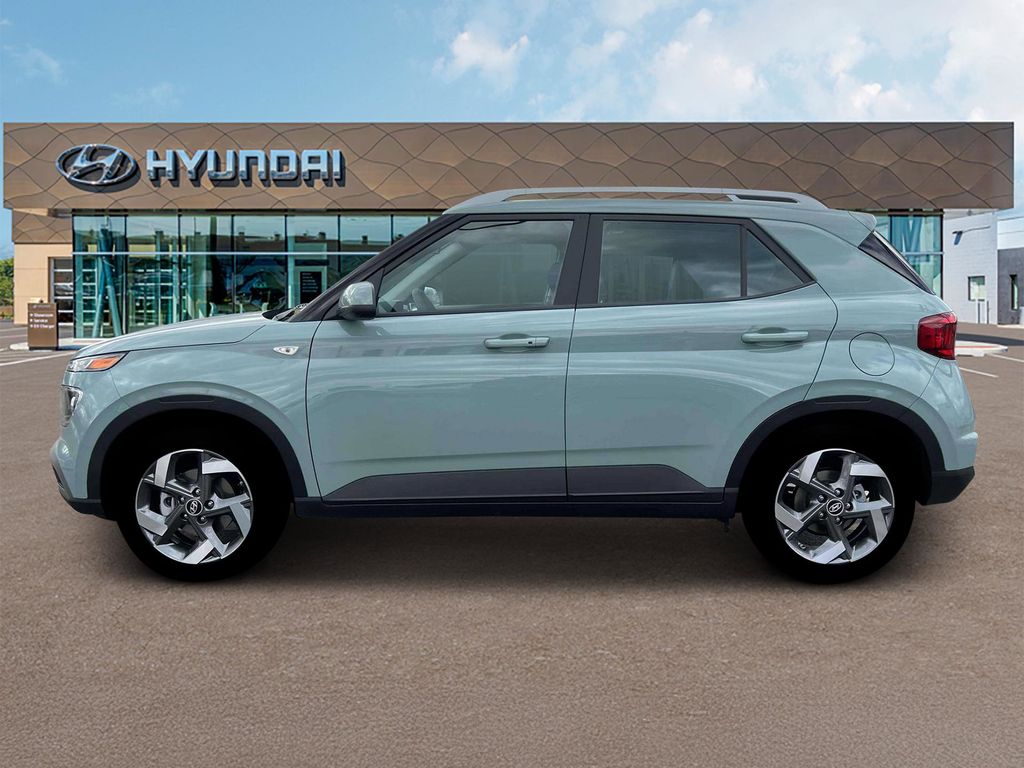 2025 Hyundai Venue SEL photo 3