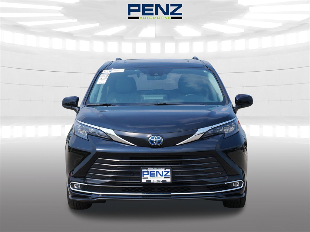 Used 2024 Toyota Sienna XLE with VIN 5TDJSKFCXRS114268 for sale in Rochester, Minnesota