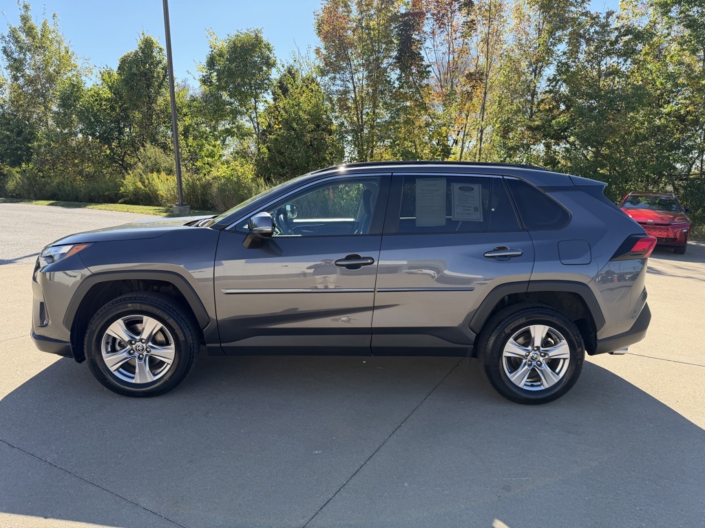 2023 Toyota RAV4 XLE photo 2