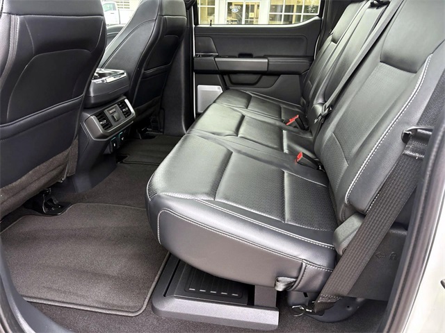 Used 2025 White Metallic Ford Lariat image 15