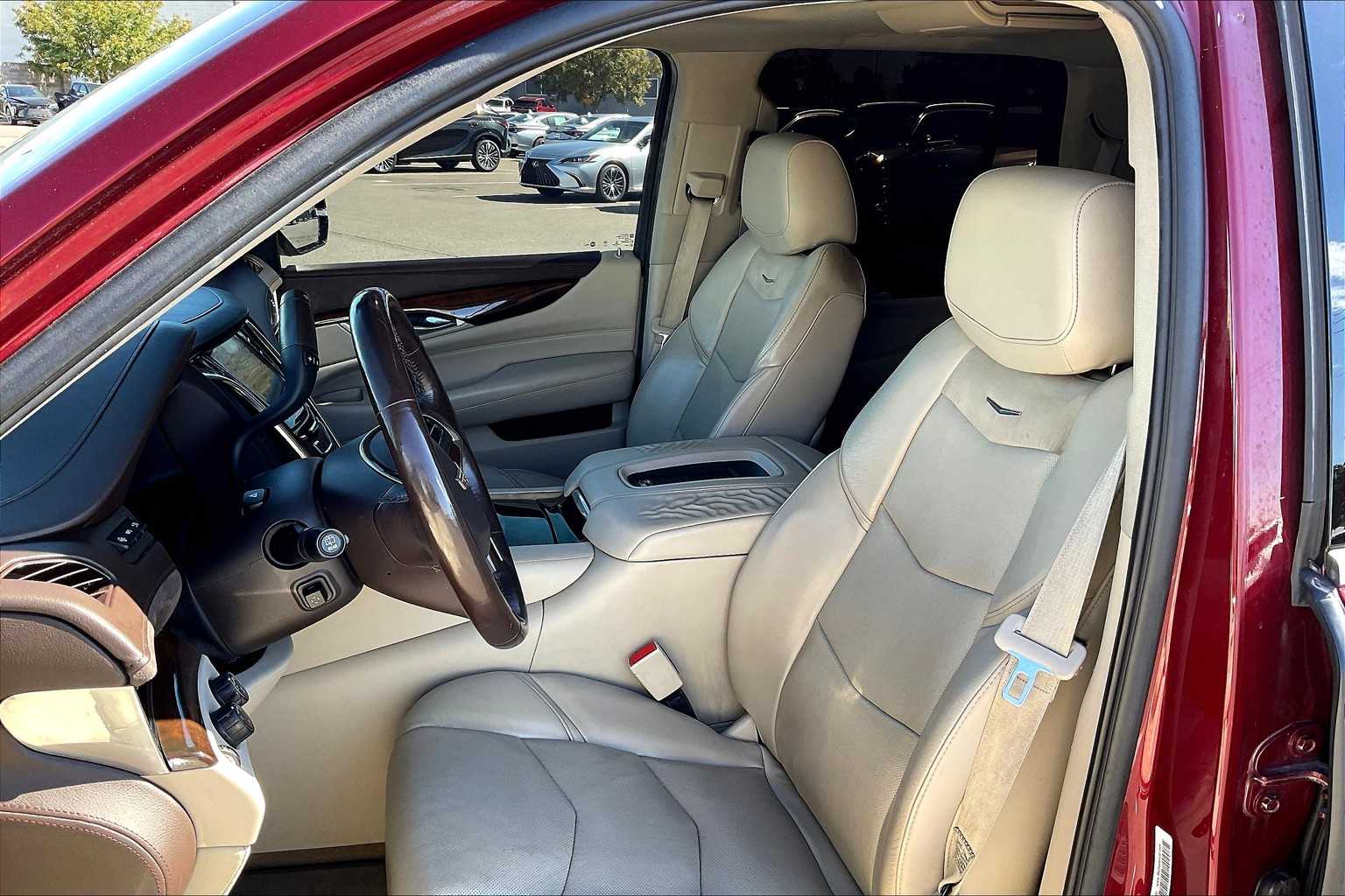 2017 Cadillac Escalade Luxury photo 7