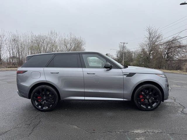 2025 Land Rover Range Rover Sport SE photo 4