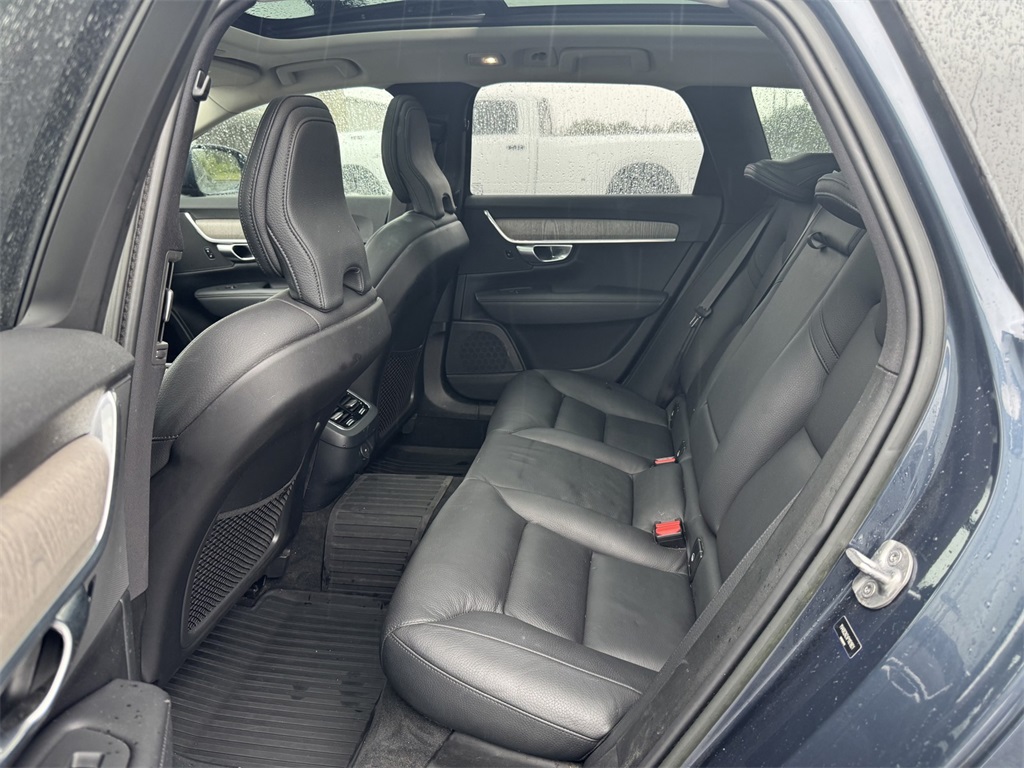 2023 Volvo V90 Cross Country B6 AWD Plus photo 11