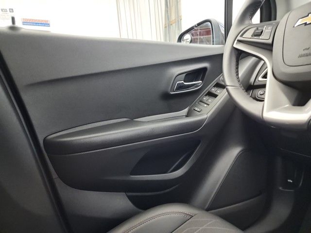 2022 Chevrolet Trax LT photo 13