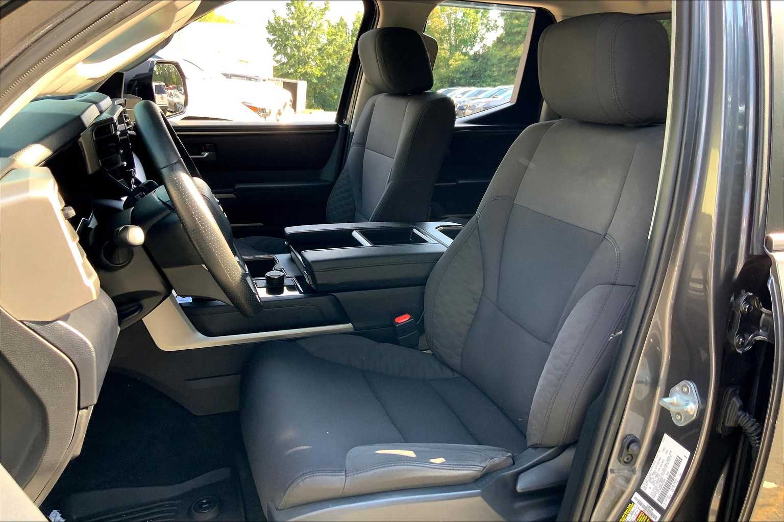 2024 Toyota Tundra SR5 Double Cab photo 7