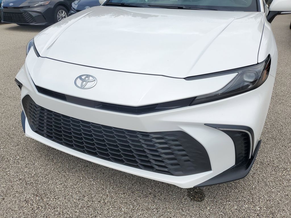 2025 Toyota Camry SE photo 10