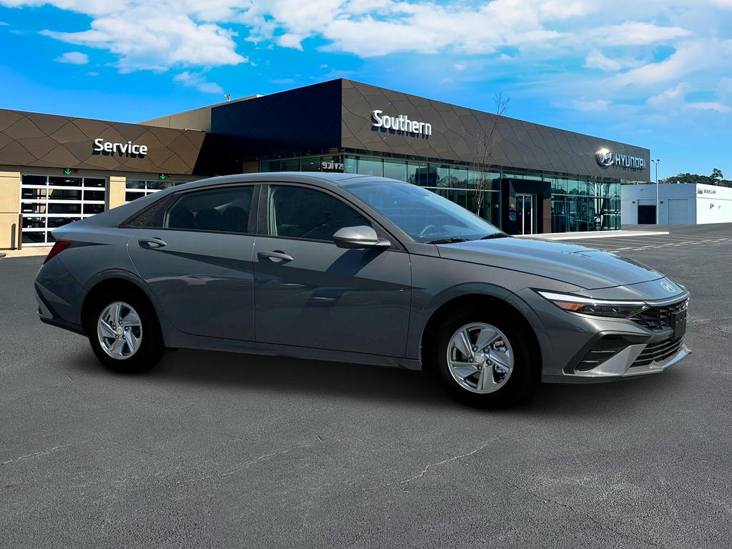 2025 Hyundai Elantra SE photo 9