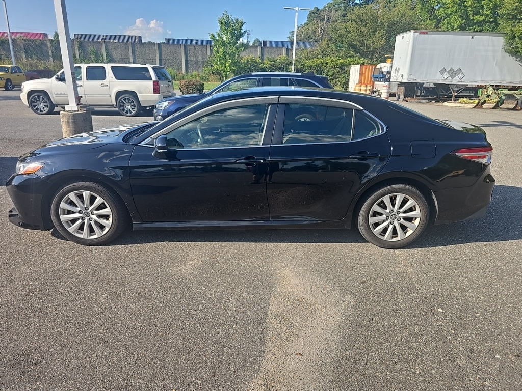 2018 Toyota Camry LE photo 8