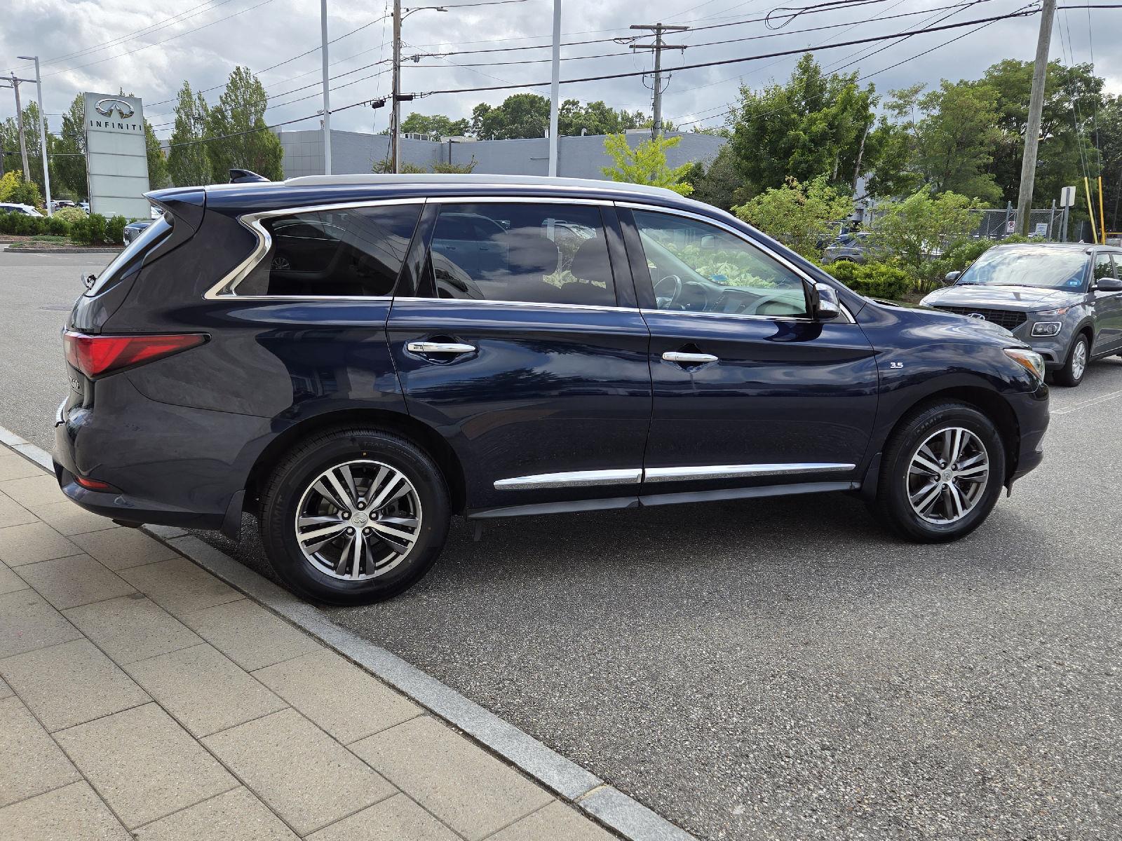 2019 Infiniti QX60 Luxe photo 10