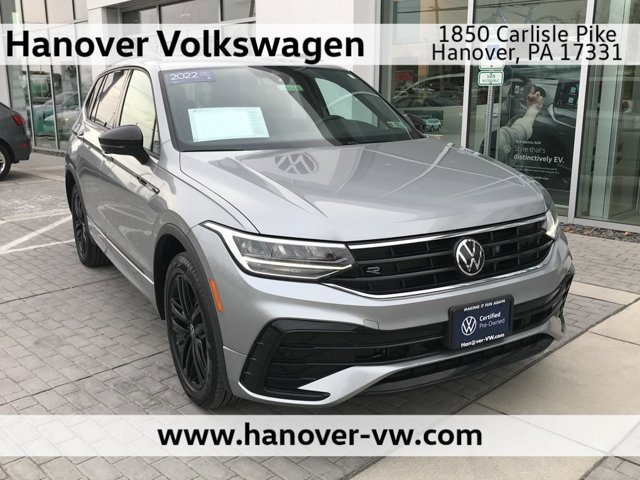 2022 Volkswagen Tiguan SE R-LINE BLACK's photo