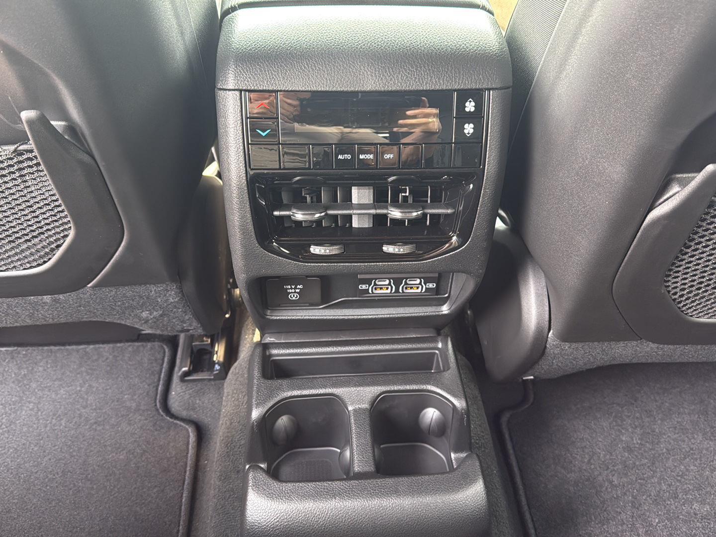 2025 Jeep Grand Cherokee Altitude photo 22