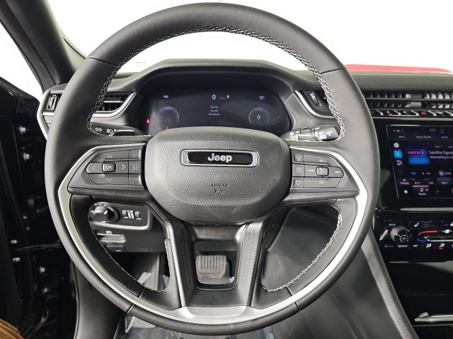 2025 Jeep Grand Cherokee Laredo X photo 15