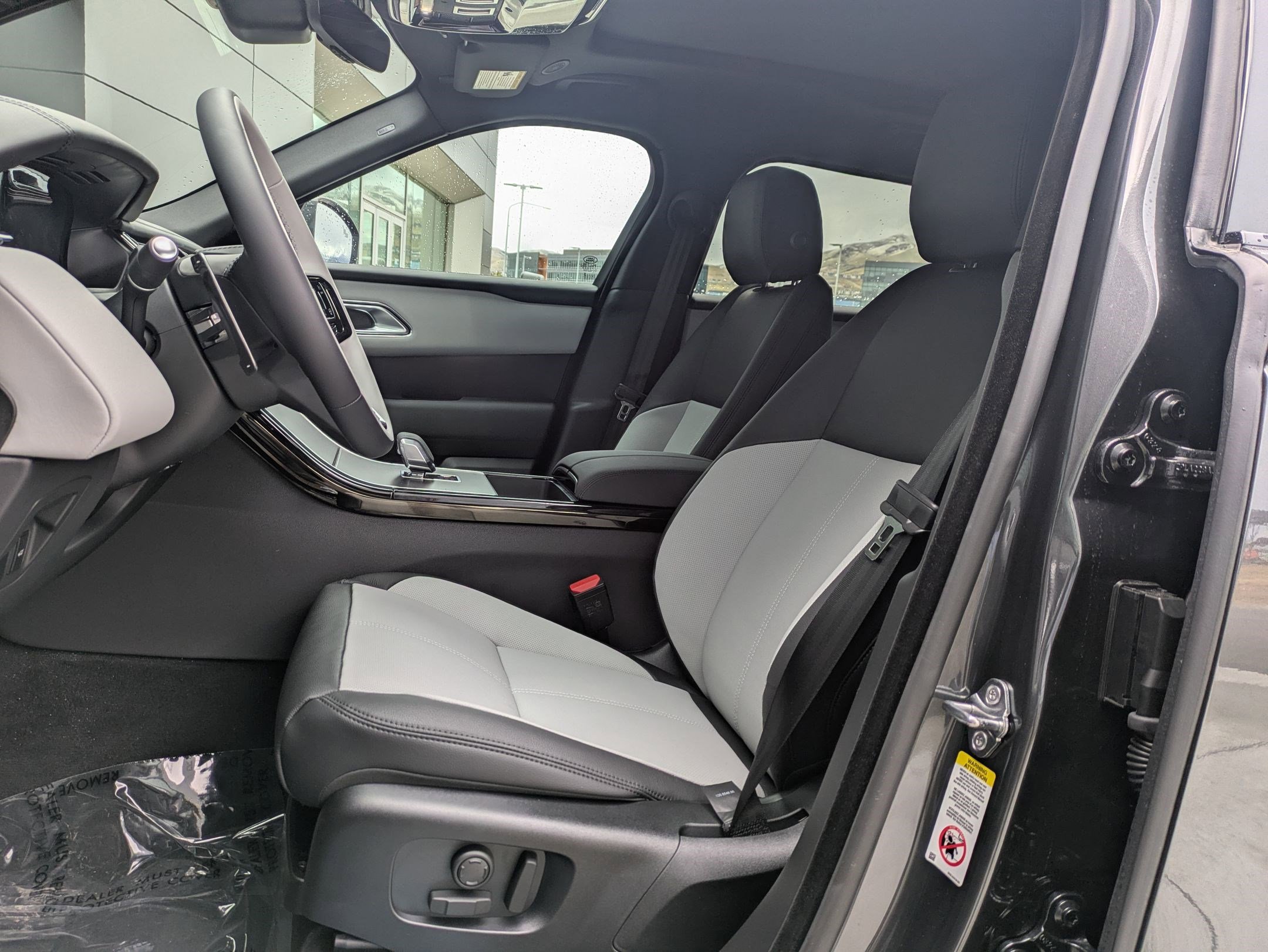 2026 Land Rover Range Rover Velar SE photo 15