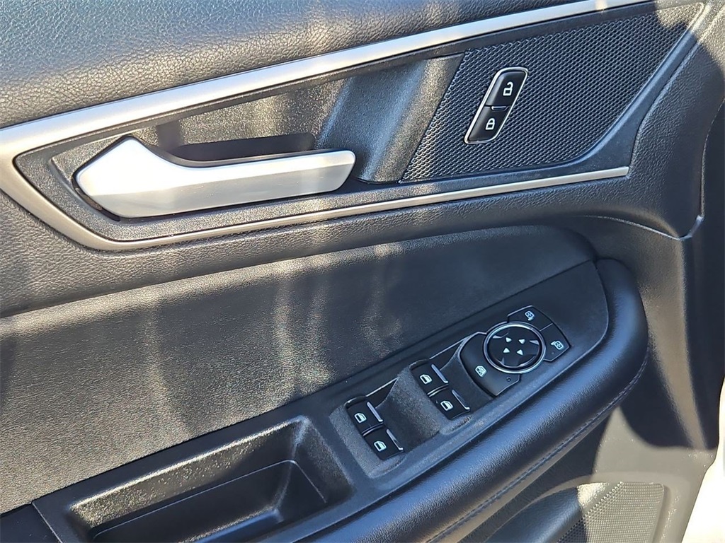 2023 Ford Edge SEL photo 10