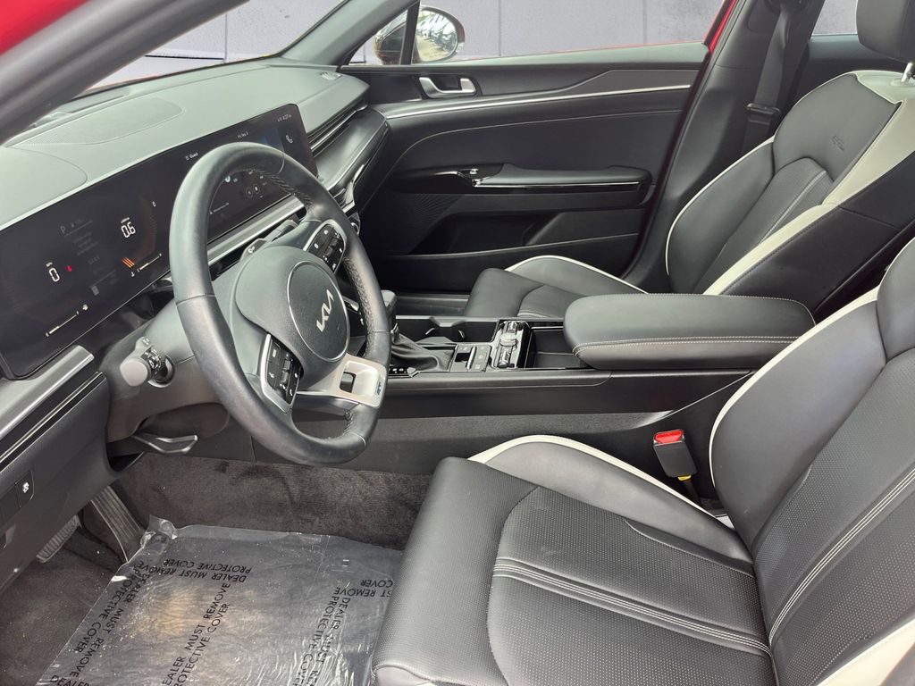 2025 Kia K5 GT-Line photo 7