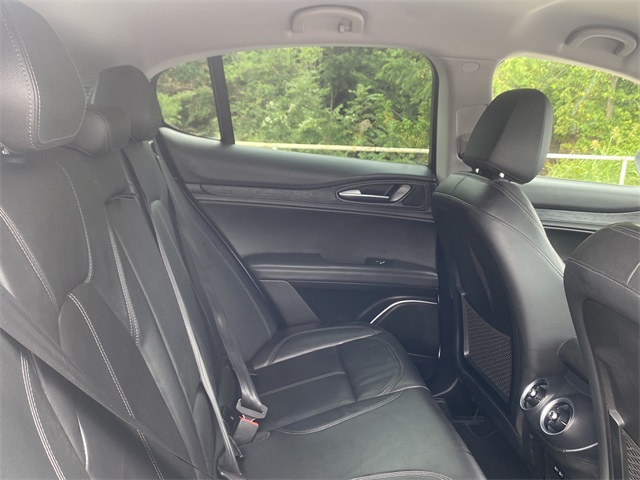 2019 Alfa Romeo Stelvio Base photo 13