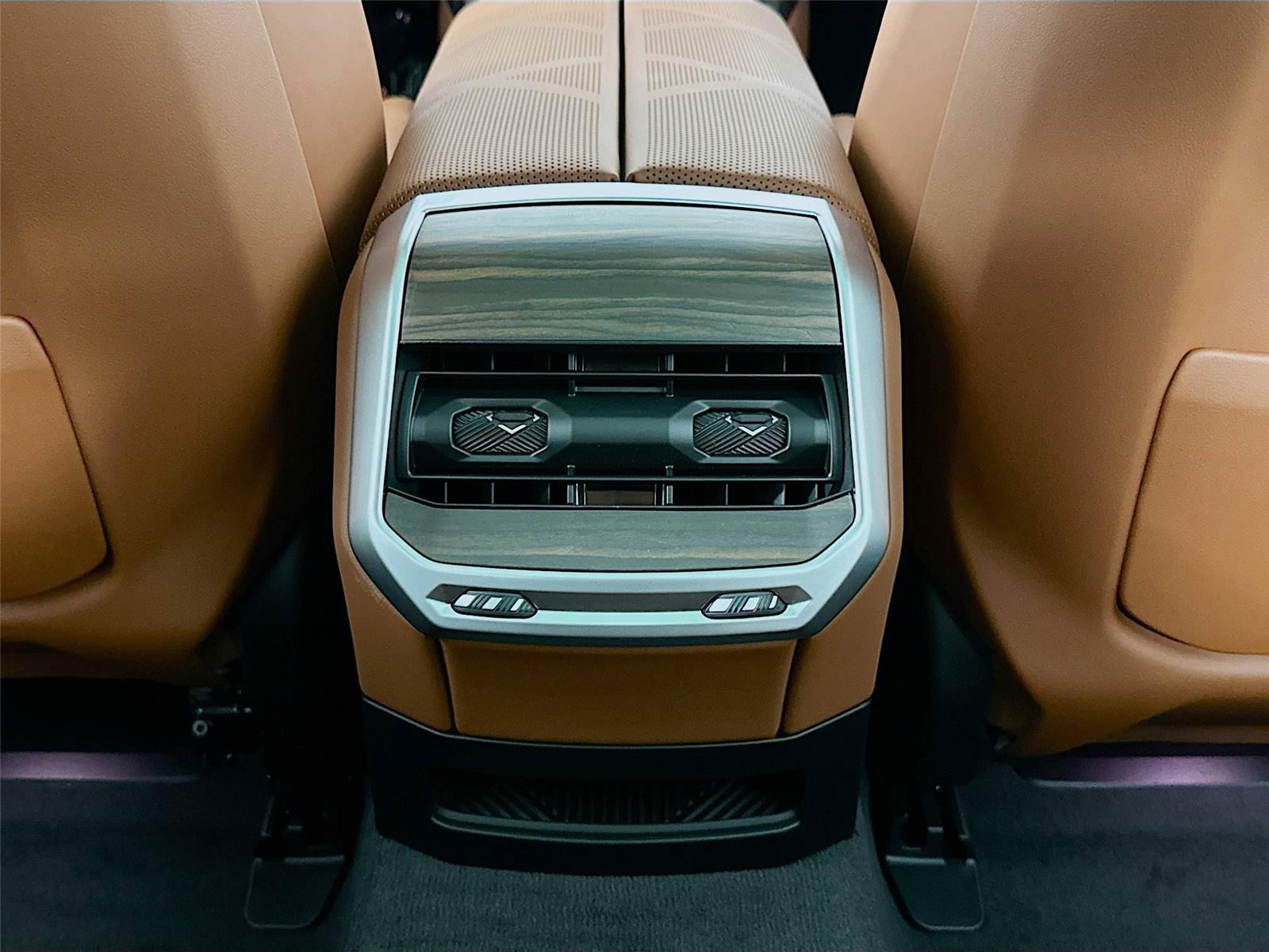 2026 Bmw 750e photo 27