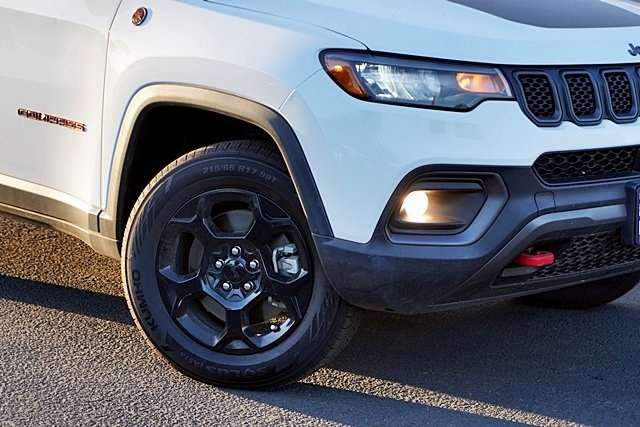 Used 2023 White Jeep Trailhawk image 3