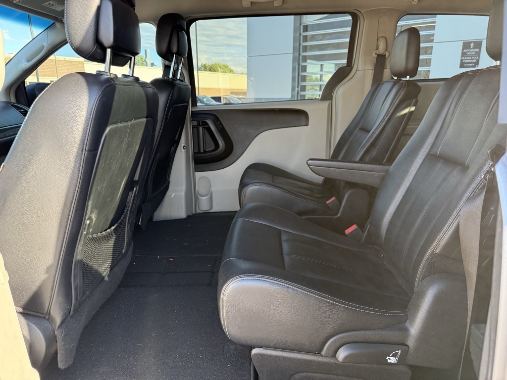 2015 Chrysler Town & Country Touring photo 15
