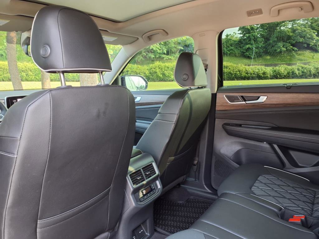 2025 Volkswagen Atlas SEL Premium R-Line photo 17
