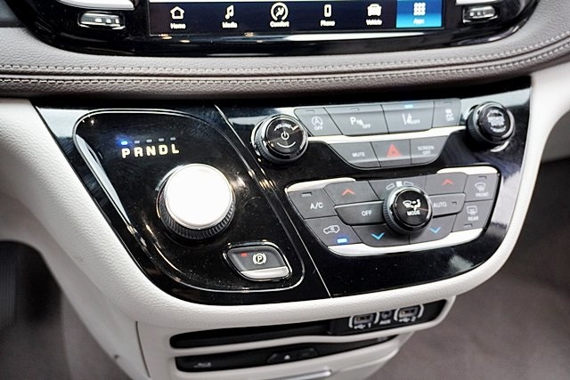 2021 Chrysler Pacifica Touring photo 30