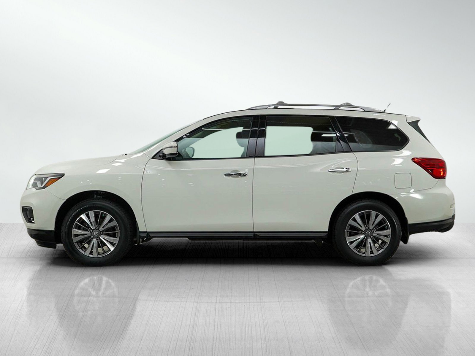 Used 2017 Nissan Pathfinder SV with VIN 5N1DR2MN6HC694739 for sale in Burnsville, Minnesota