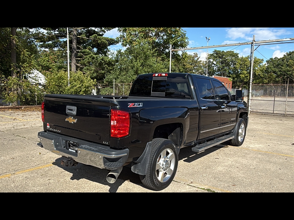 2016 Chevrolet Silverado 2500HD LTZ photo 4