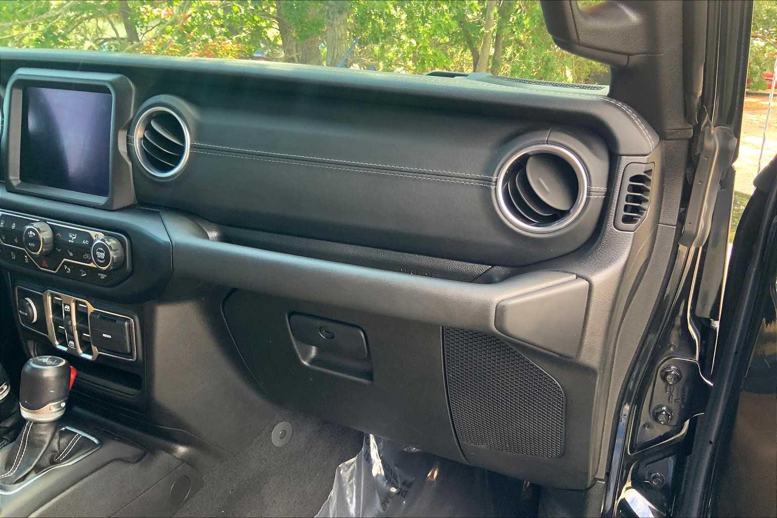 2021 Jeep Wrangler Unlimited Sahara photo 14