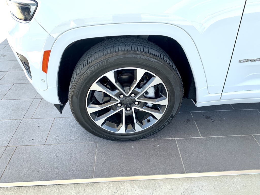 2022 Jeep Grand Cherokee Overland photo 9
