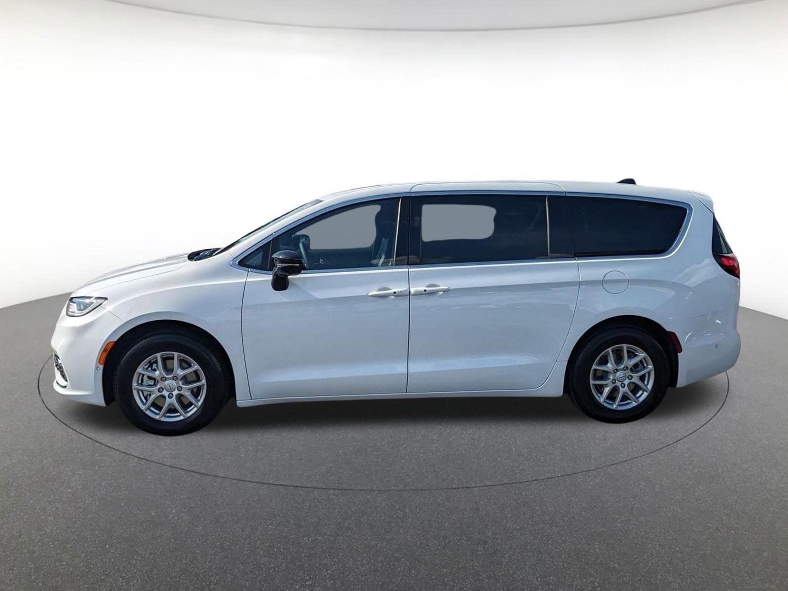 2025 Chrysler Pacifica photo 5