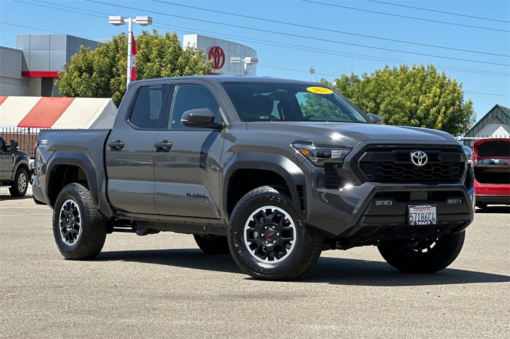 2025 Toyota Tacoma TRD Off-Road photo 2